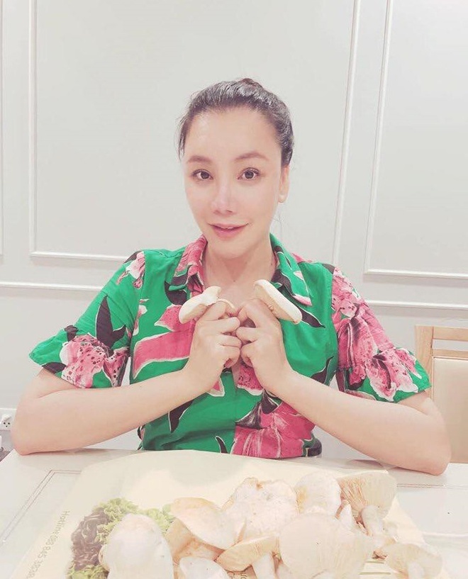 Hồ Quỳnh Hương chia sẻ hình ảnh ăn chay và giới thiệu các món chay trên trang cá nhân.